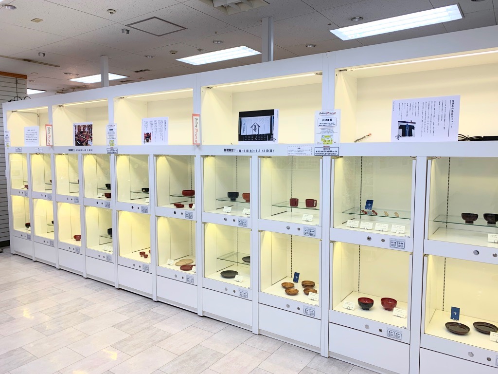 川連漆器 の老舗 佐藤善六漆器店の展示会の様子。